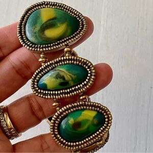 Gold tone Green chunky statement bracelet, 80’s vintage?Mob wife stretch b…